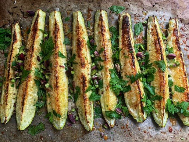 Zucchini är kökets kameleont, redo att anpassa sig efter dina behov Zucchini är kökets kameleont, redo att anpassa sig efter dina behov