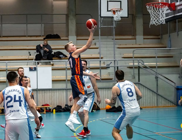 Litauiska stjärnor lyfter Eagles till tabelltopp Litauiska stjärnor lyfter Eagles till tabelltopp