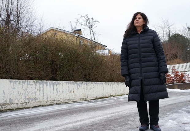 Halka stoppar Susanne från att lämna barnbarn Halka stoppar Susanne från att lämna barnbarn