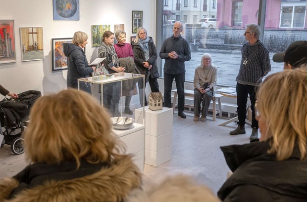 Freja-konstn�rer �terf�renas med utst�llning i konstkuben