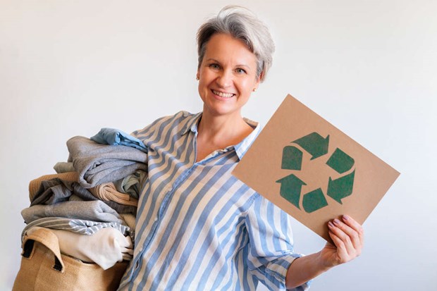 Inga kläder i soppåsen – nu ska alla textilier återvinnas Inga kläder i soppåsen – nu ska alla textilier återvinnas