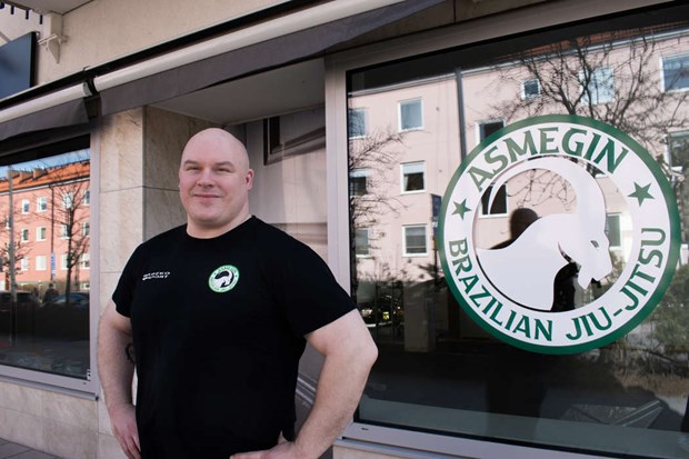 Kampsport f�r skyltf�nster i centrum