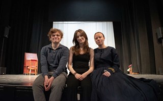 De spelar musikal på stor teaterscen