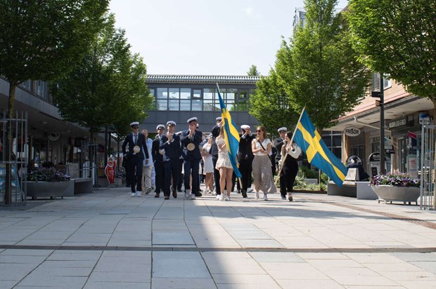 BILDEXTRA. Se bilderna fr�n Vallentuna gymnasiums utspring