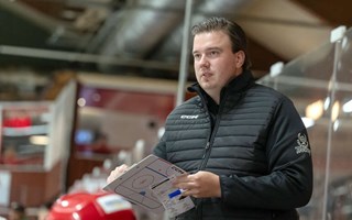 Väsby väntar i het premiär