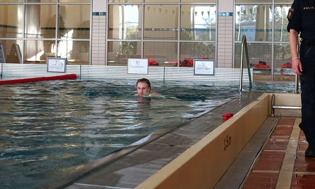Tränad för polisyrket? Testa din simförmåga i bassängen Tränad för polisyrket? Testa din simförmåga i bassängen