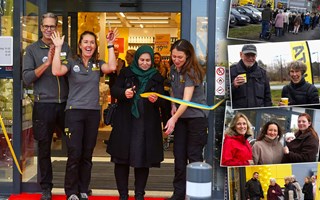 BILDEXTRA. Lng k nr Rusta ppnade i Vallentuna 