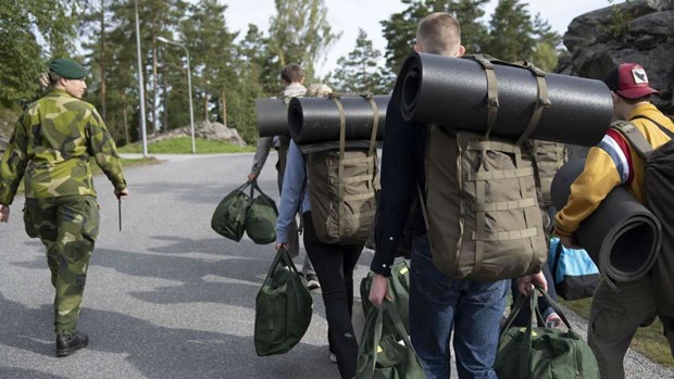 Tjejer från Vallentuna tar plats i lumpen Tjejer från Vallentuna tar plats i lumpen