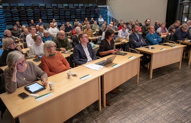 Centerns sorti ndrade inget  men vcker frgor