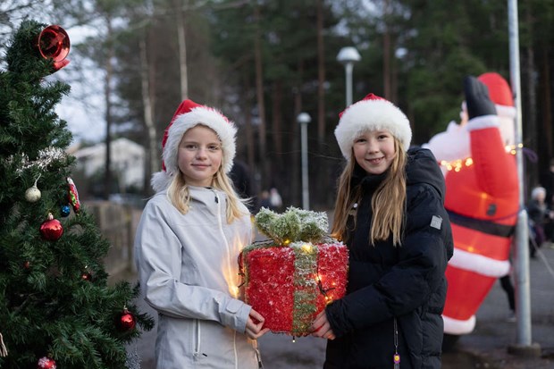 B�llstabergselever sprider julgl�dje