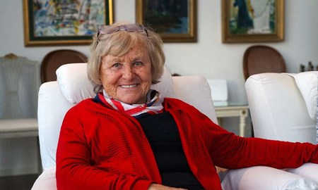 Ungdomar till unds�ttning n�r Margaretha, 80, fick punka