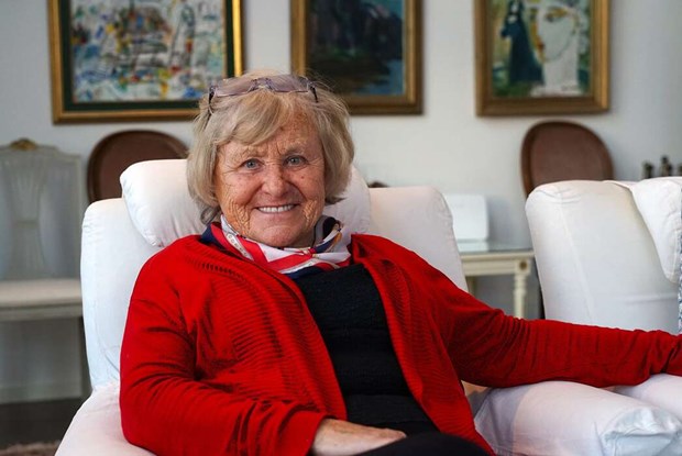 Ungdomar till unds�ttning n�r Margaretha, 80, fick punka