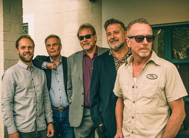 Blue comets intar Vallentuna teater