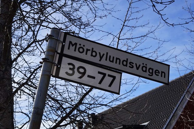 F�rslaget: P-f�rbud l�ngs M�rbylundsv�gen och Rosendalsv�gen