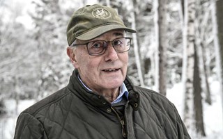 Lars-Helge tar notan f�r reparationen