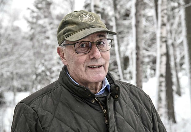 Lars-Helge tar notan f�r reparationen