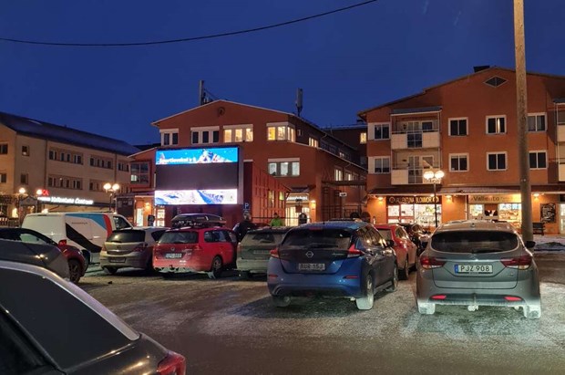 Nu ska stora ljusskylten i Vallentuna centrum väck Nu ska stora ljusskylten i Vallentuna centrum väck