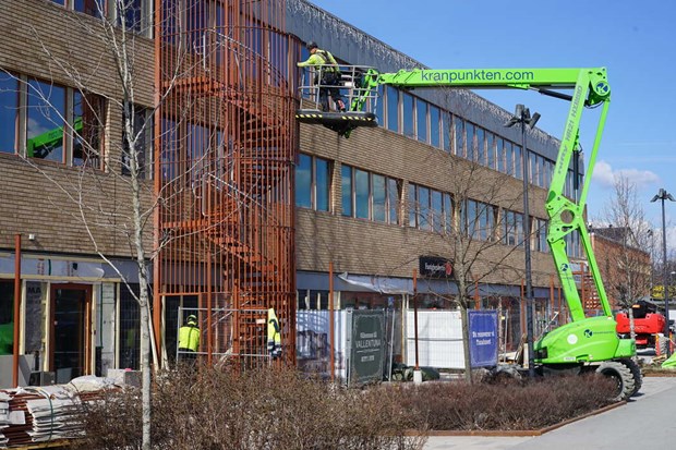 P� g�ng: J�tterenovering i gamla kommunlokalerna