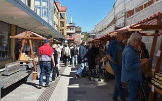 BILDEXTRA. H�gtryck i centrum under �rets majfest