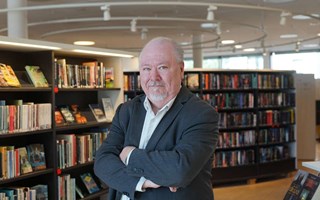 Föreningen lägger ned – skänker konstverk