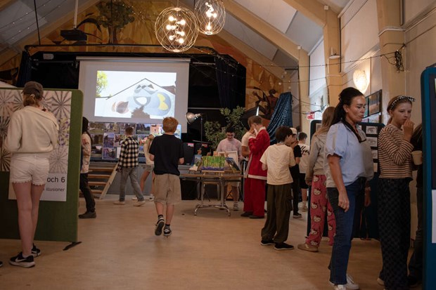 �gon, realism och mandala i elevernas utst�llning
