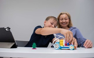 Maria ska l�ra barn programmera