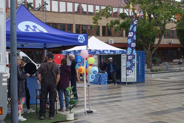 Val”stugorna” på plats i centrum Val”stugorna” på plats i centrum