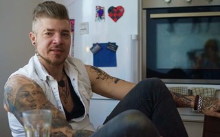 Erik �r en av tre m�n som kan f� Flickapriset