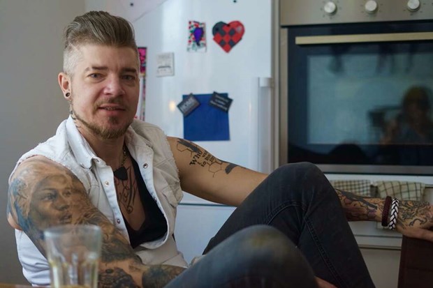 Erik är en av tre män som kan få Flickapriset Erik är en av tre män som kan få Flickapriset