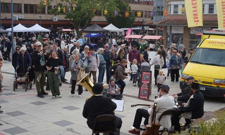 Höstfest med fynd, smaker och hitlåtar